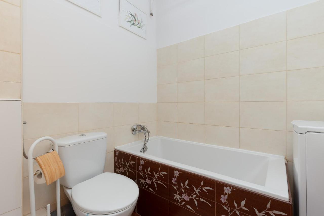 Warsaw Airport Studio Astronautow With Balcony By Renters Apartment Luaran gambar
